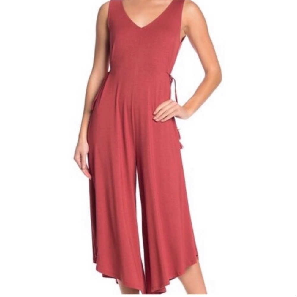 Spense V-Neck Sleeveless Jumpsuit